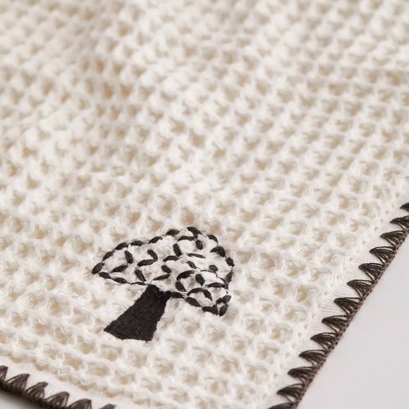 Urban Outfitters Critter Waffle Tea Towel, Cream, NWT - Picture 3 of 9